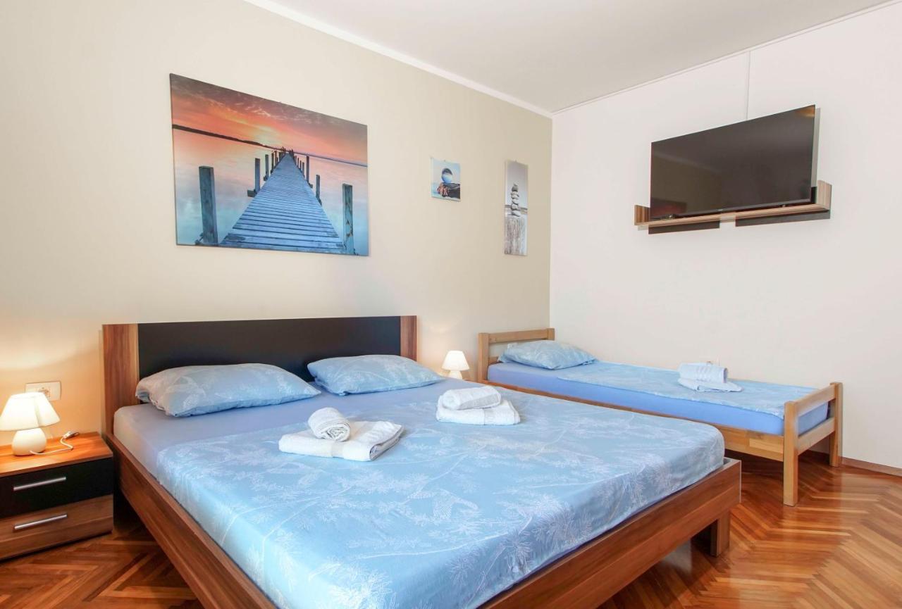 Apartmaji Pri Bosi Nogi Izola Exterior photo